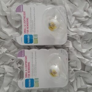 NWT MAM small and lightweight for newborn pacifier bear design